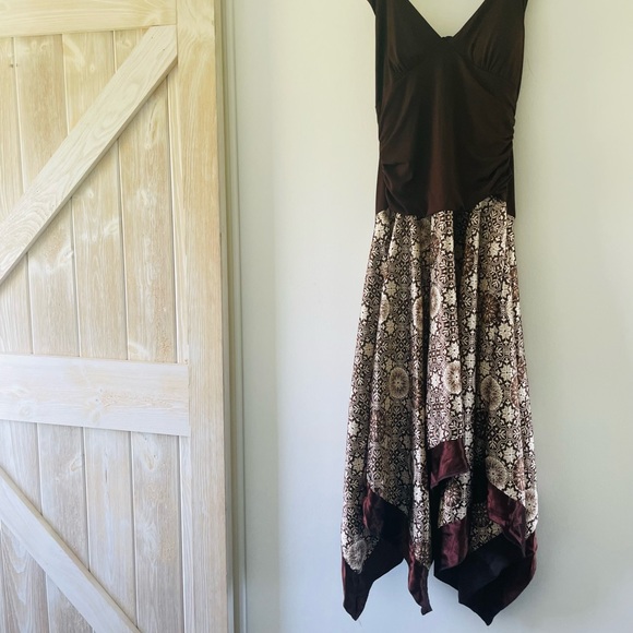 Flowy, Flowery, and Satiny Dress - Picture 1 of 9